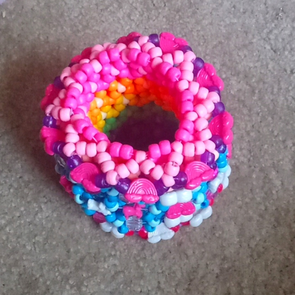 A very pretty rotating kandi cuff